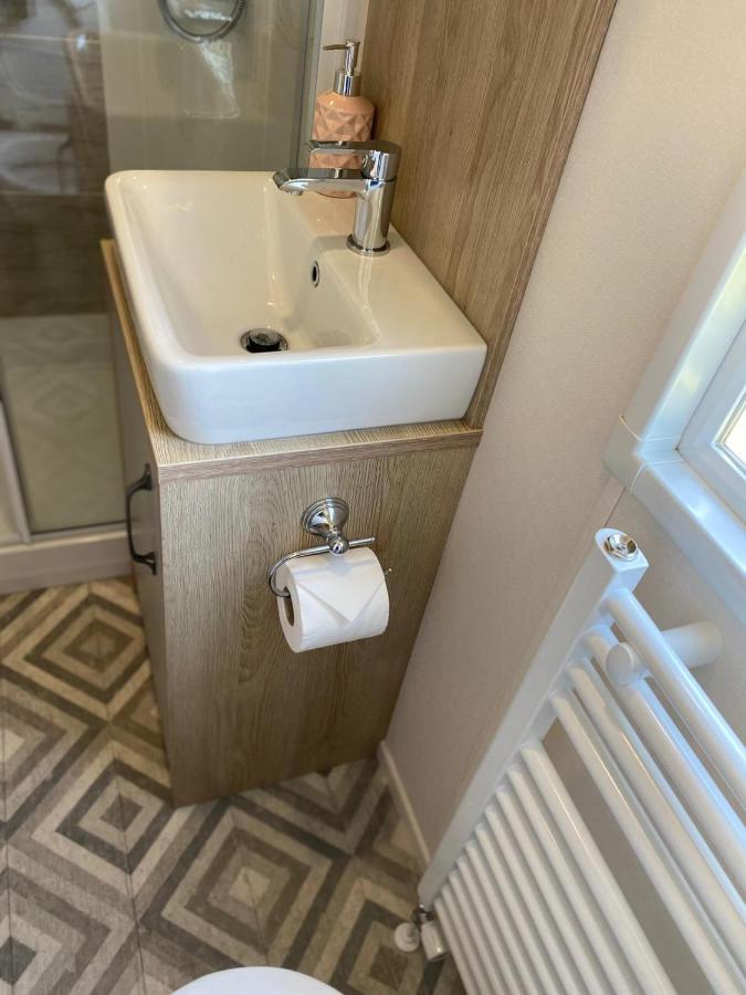 Lake District Prestige Caravan, 3 Bedrooms, Sleeps 8 On Haven Holiday Park Flookburgh ภายนอก รูปภาพ