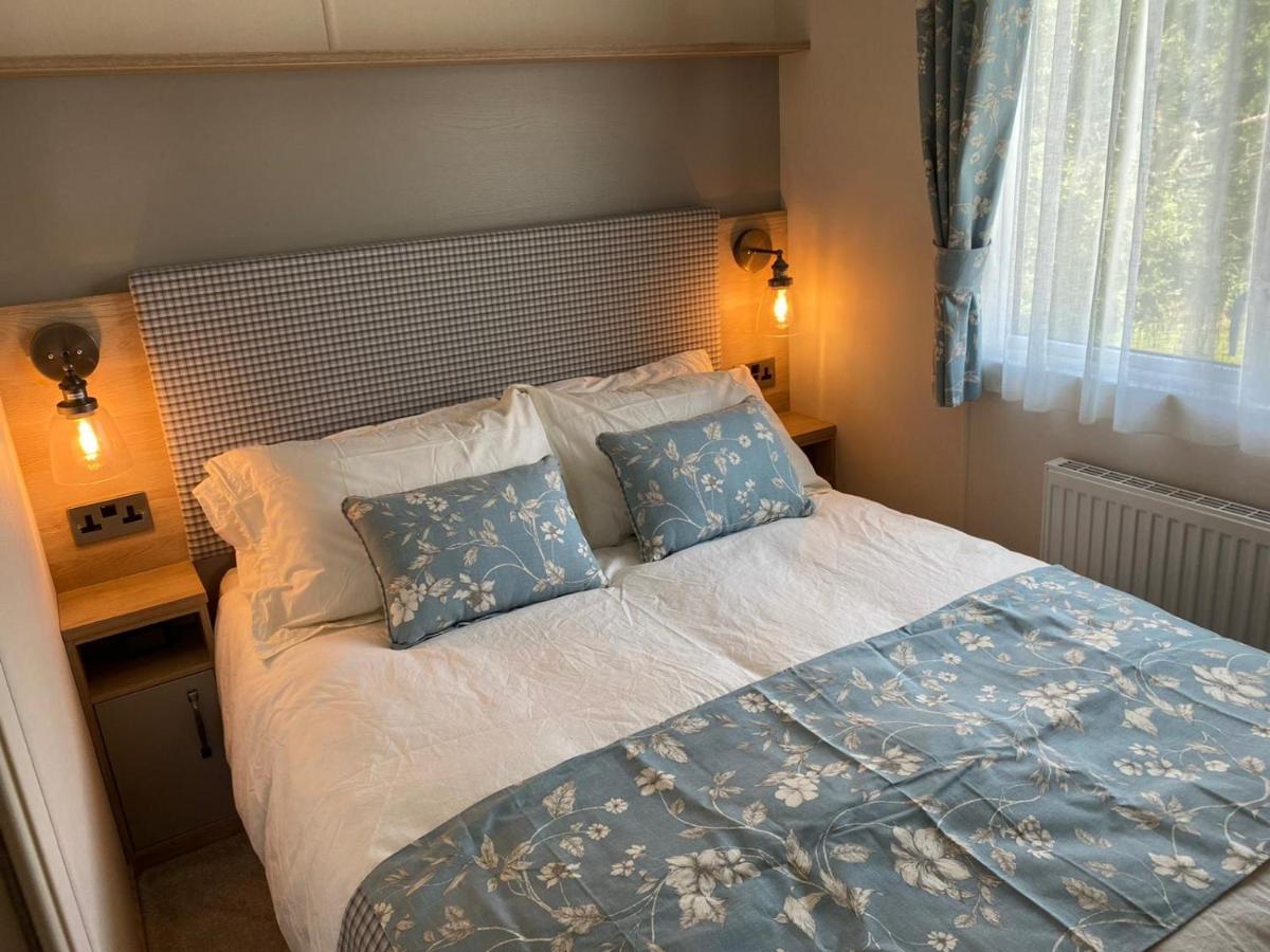 Lake District Prestige Caravan, 3 Bedrooms, Sleeps 8 On Haven Holiday Park Flookburgh ภายนอก รูปภาพ